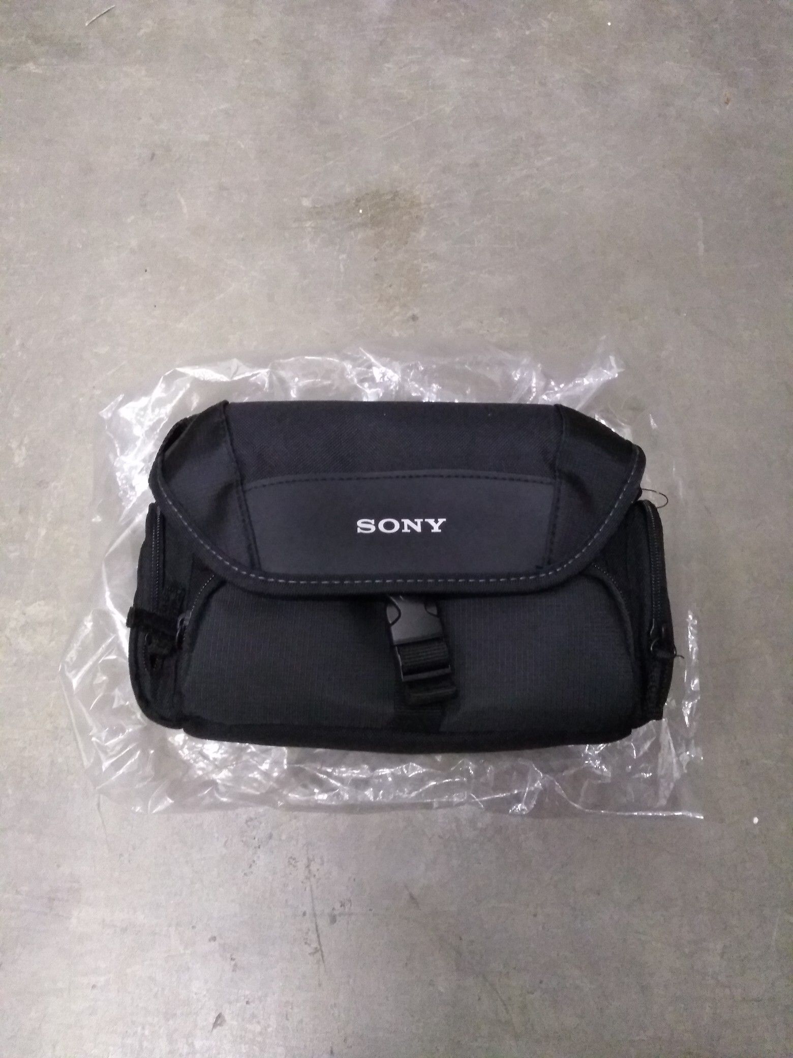 SONY: CAMERA BLACK BAG WITH SIDE POCKETS