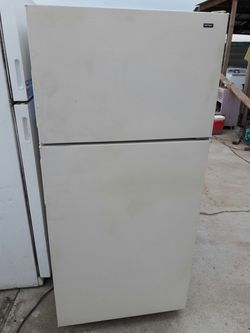REFRIGERATOR HOTPOINT $140