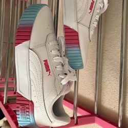 New Never Worn Girls Sz 4 Puma Shoes 
