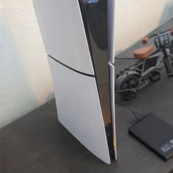 PlayStation 5 Slim With 1 Tb Of Extra storage COMES WITH 4 Controllers