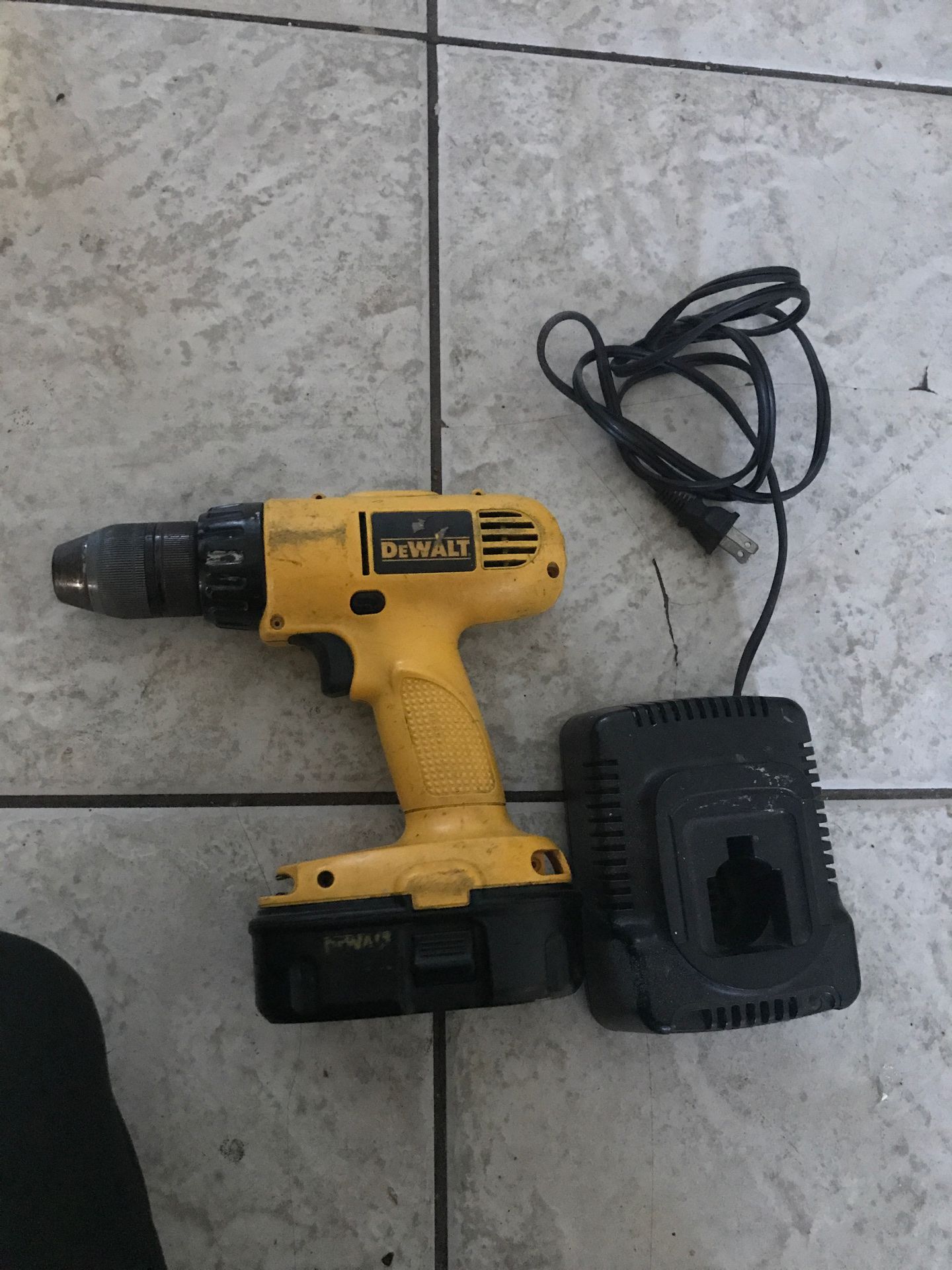 Dewalt 18v cordless drill with battery and charger