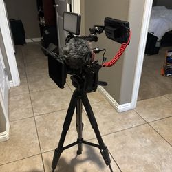 Fully built canon r10 video rig