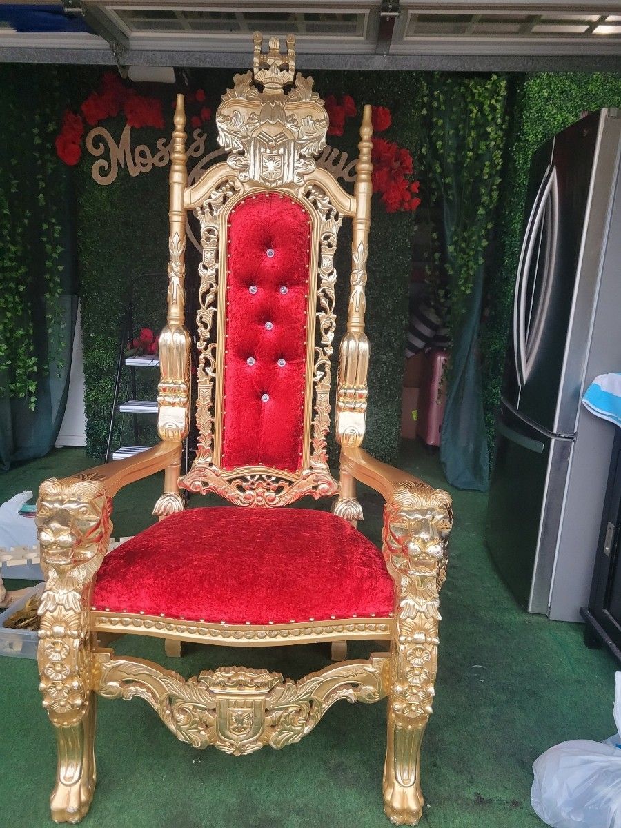 Santa Throne Chair Available