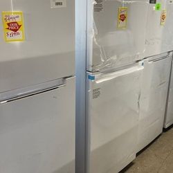 Magic chef refrigerators 10.1 ft.³ Q  R