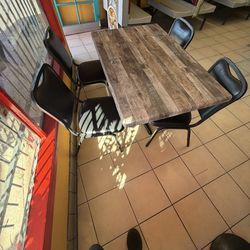 Table,chairs,plastic booths (mesas,sillas,asientos plásticos)