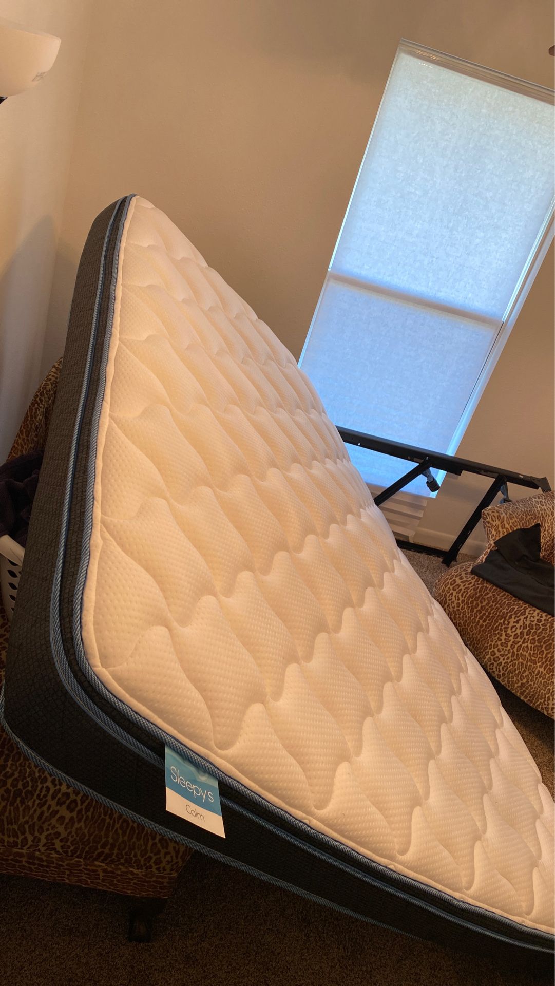 Sleepy’s calm Eurotop Memory foam King mattress for Sale in Baton Rouge