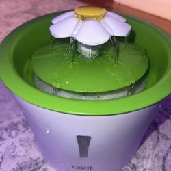 Cat Water Fountain – Flower Style 