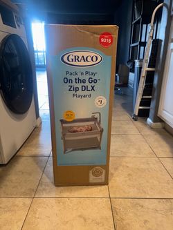 Pack n Play On the Go Zip DLX Playard