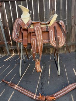 Horse saddle 🐴 15”