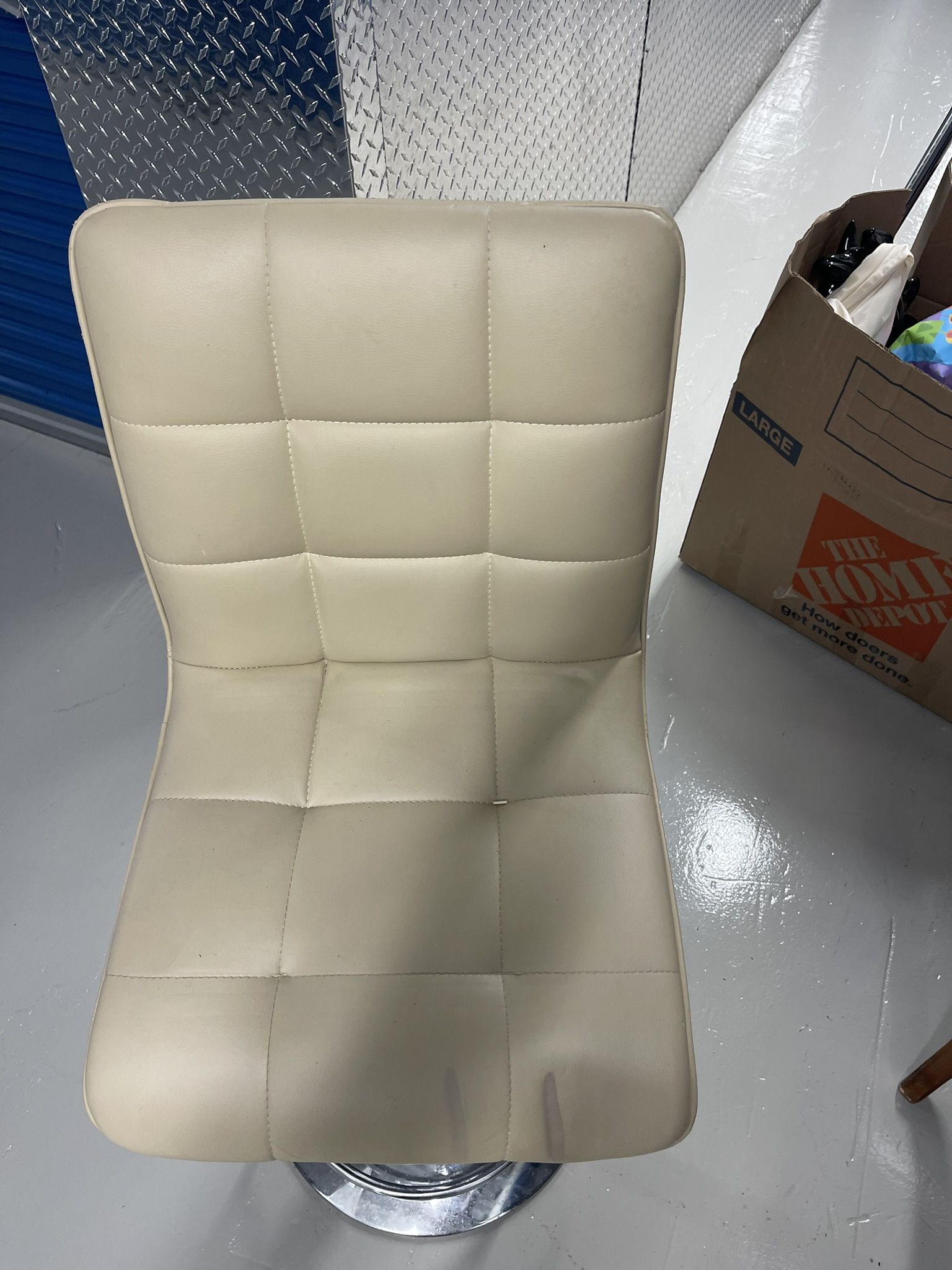 4 Bar stool For Sell 