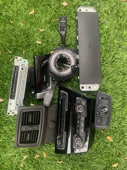 Items in picture for a  2017 bmw x1!
