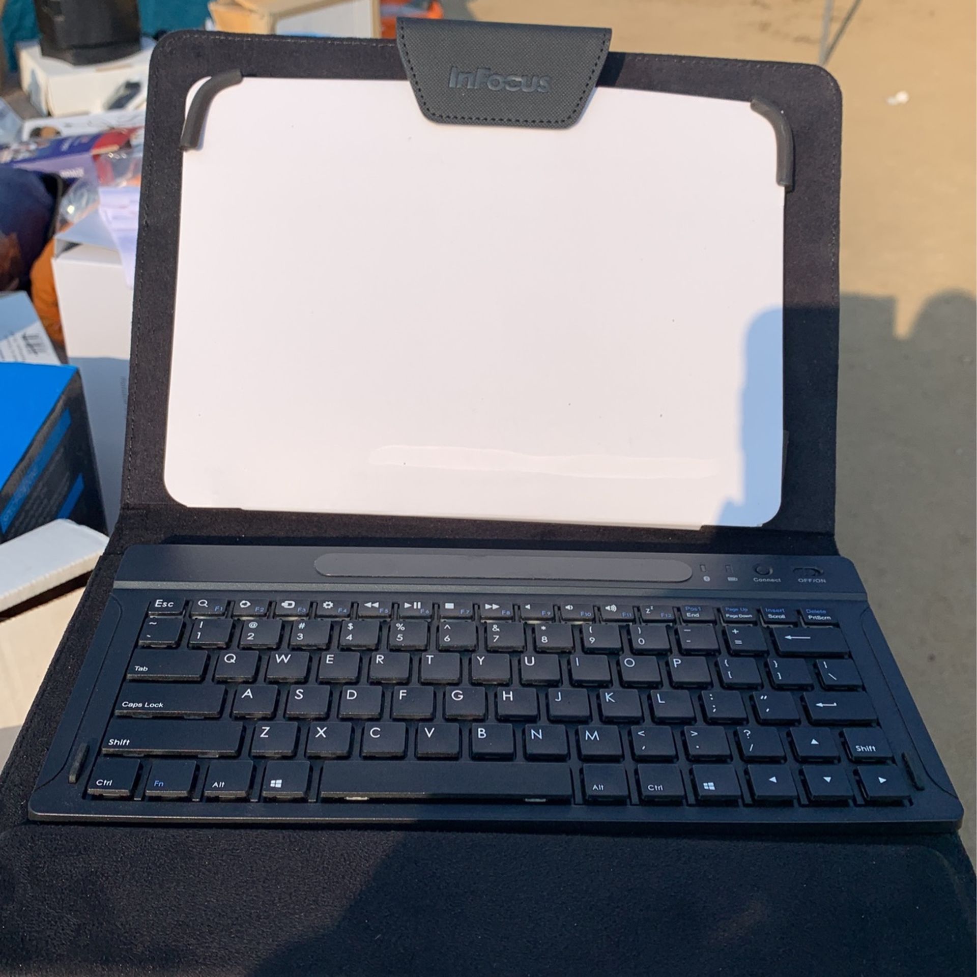 New tablet Holder With Bluetooth Keyboard