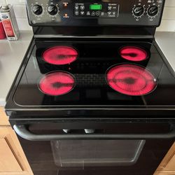 GE Electric Stove  Clean  Works Great!