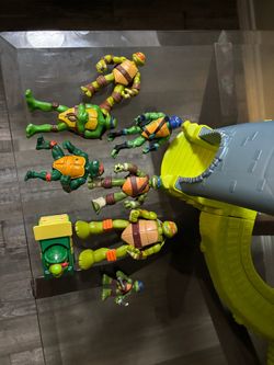 TMNT Turtle Sewer Lair & Skate Park Playset with Figures