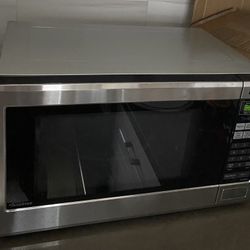 Panasonic - 1.2 Cu. Ft. 1200-Watt Countertop Microwave Oven with Inverter Technology - Stainless steel