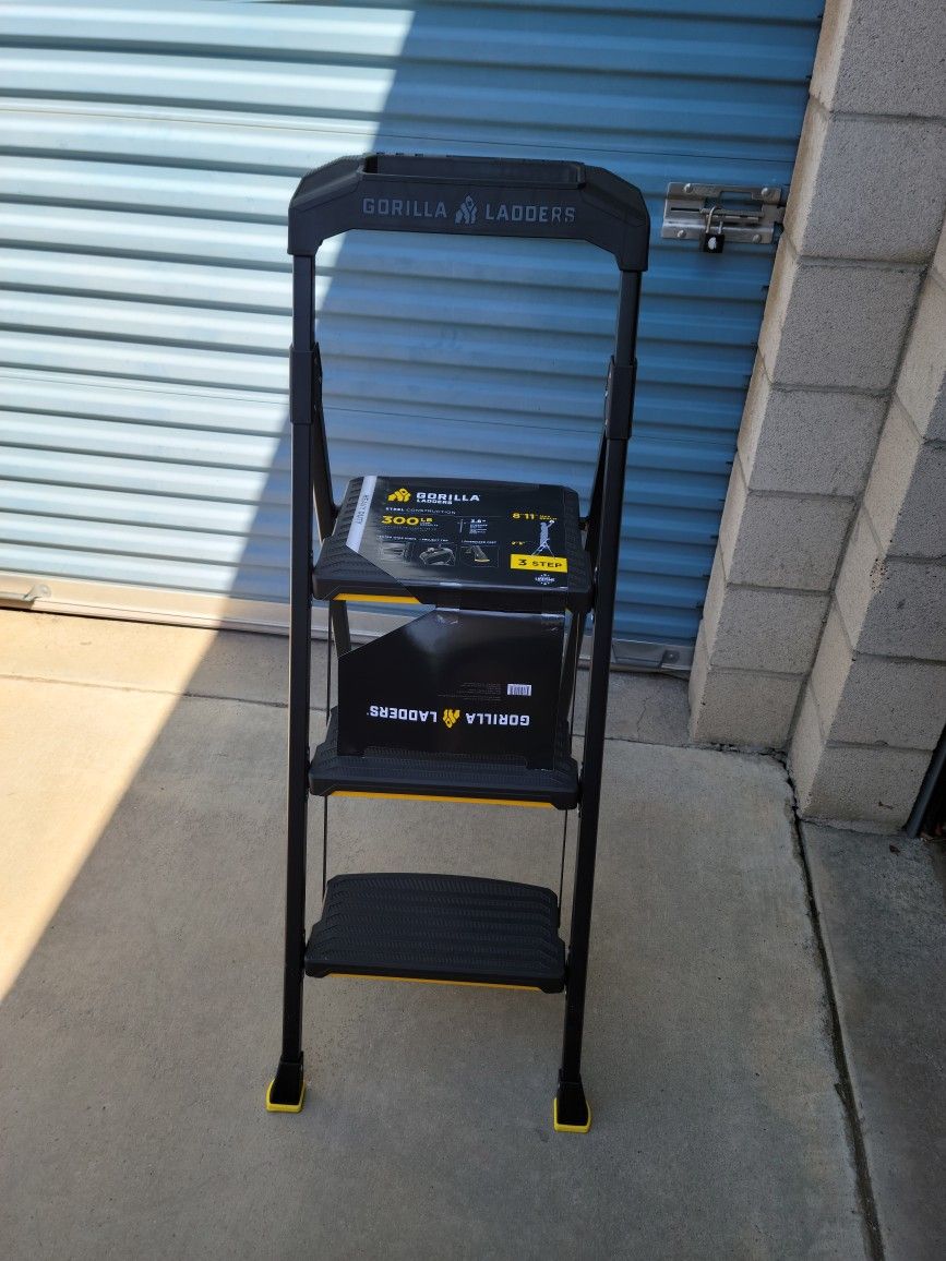 Gorilla Ladders 3-Step Pro-Grade Steel Step Stool, 300 lbs. Load Capacity Type IA Duty Rating (9ft. Reach Height)