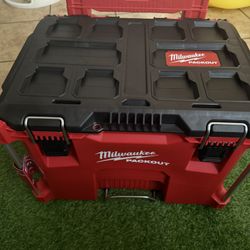 Milwaukee Pack Out Rolling Tool Box