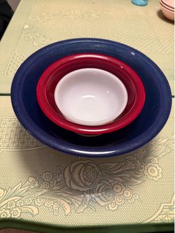 Pyrex plus milk glass nesting bowls