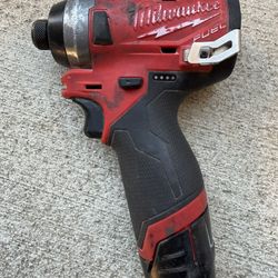 Milwaukee M12 impact driver with battery
