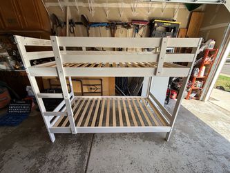 Twin bunk beds