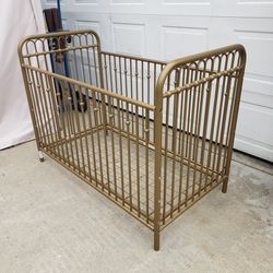 Crib - By Little Seeds In Excellent condition 