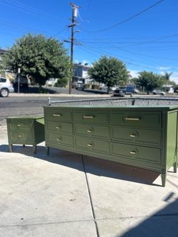 Dresser set