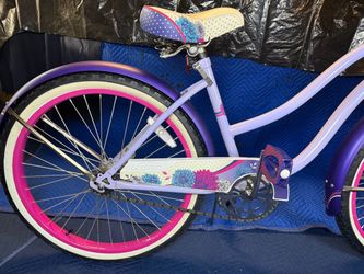 Near new Schwinn Huffy woman’s’ cruiser bicycle, perfect for the neighborhood, parks, beach, boardwalk, job, school!