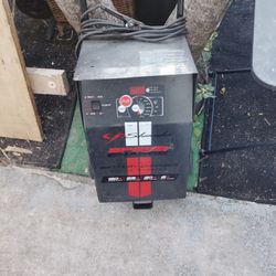 Battery Charger On Wheels Working In Excellent Condition Super Low Sale Price Only 129.99