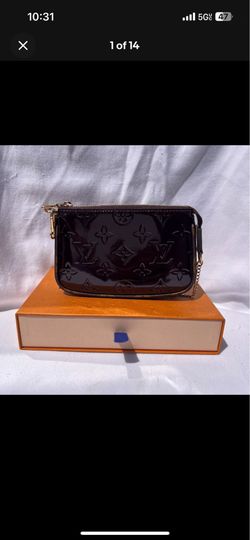 Women's Louis Vuitton Mini Pochette Burgundy