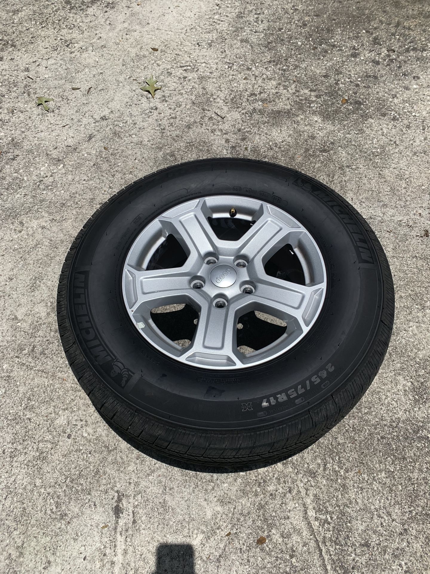 Jeep Michelin Alloy Wheels and Tires- UNDER 1000 miles!