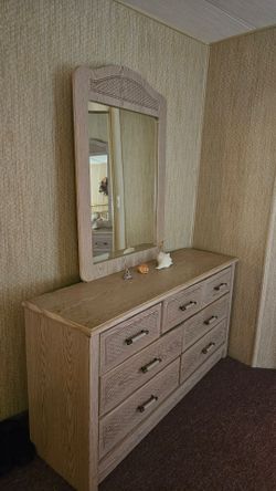 Coastal Faux Oak 6-Drawer Dresser with Mirror and Matching 4-Drawer Chest