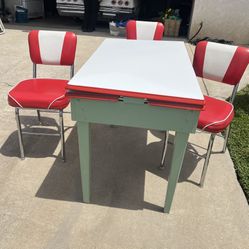 Retro Table With 3 Chairs