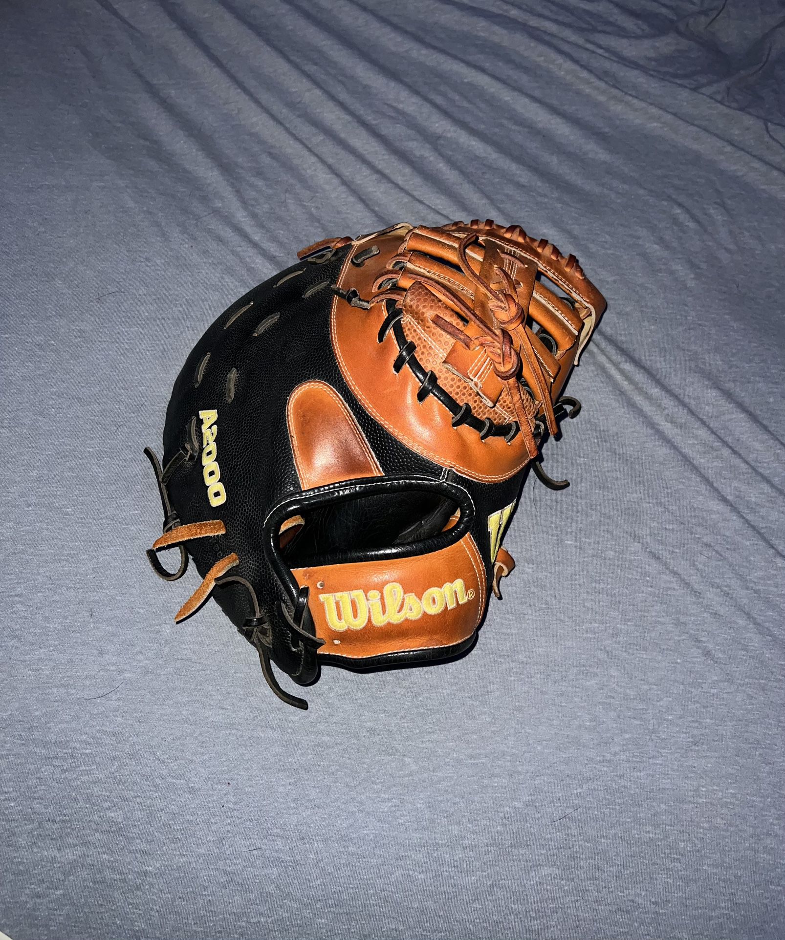 Wilson A2000 1st base glove Size 12.5