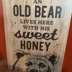 Wooden Black Bear Decoration W/saying An Old Bear Lives Here With His Honey, Accented W/bees & Red/ Black Plaid Frame. 6 By 8 Inches Tall