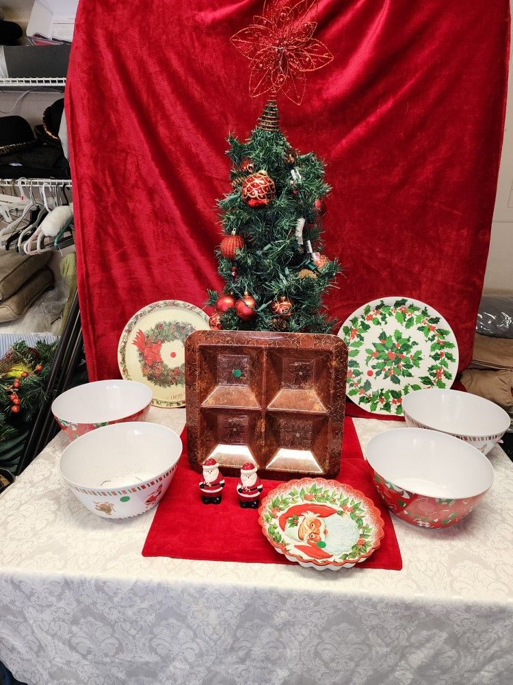 Xmas bowls,plates santa claus salt and Pepper shaker.$1each.