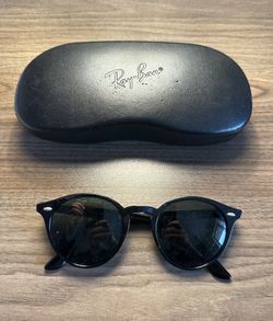 Ray-Ban 2180 Sunglasses and Ray-Ban Case