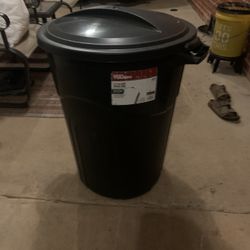 Hyper Tough 32 Gallon Outdoor Trashcans 