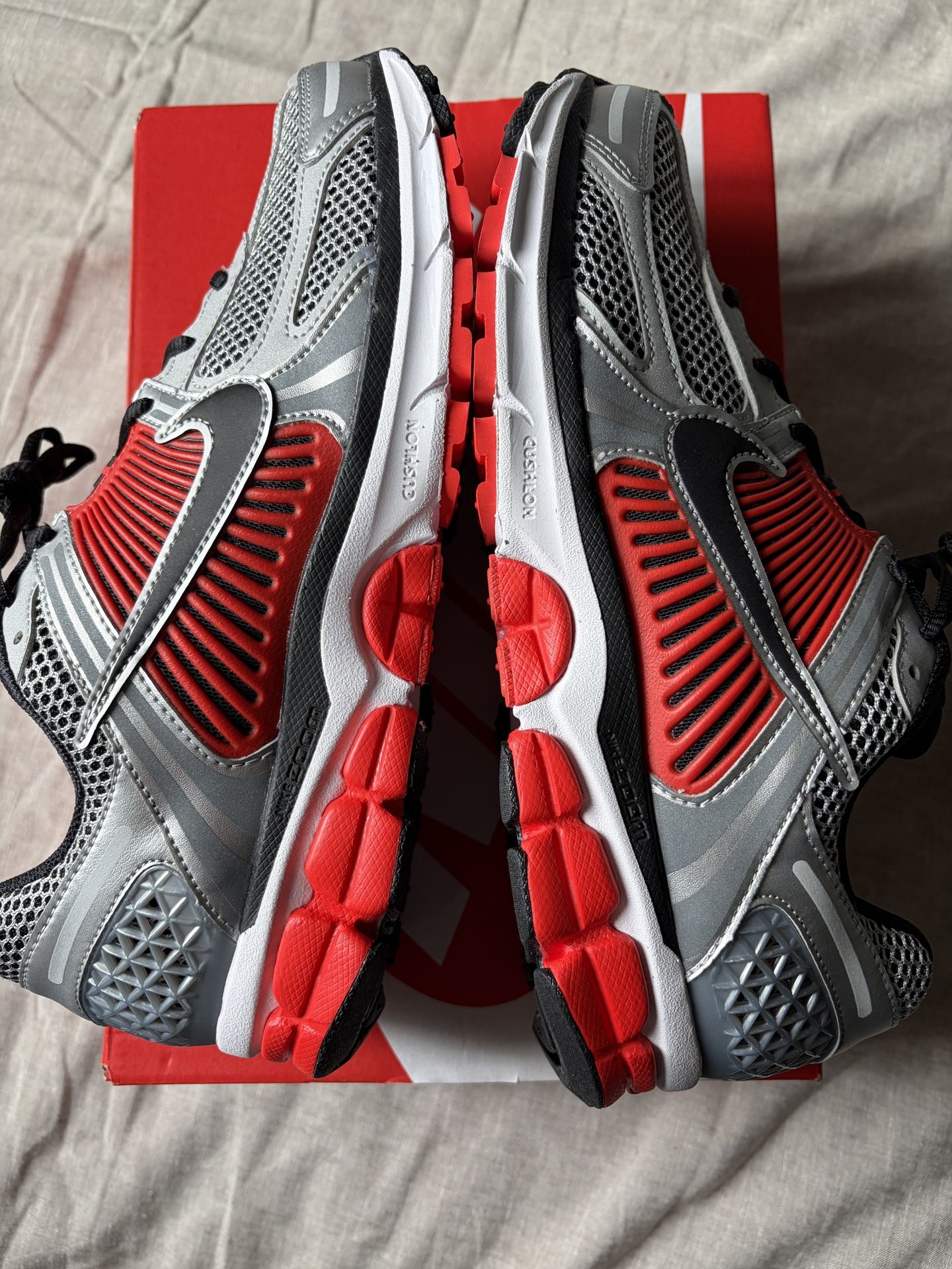 Nike Vomero 5 Red