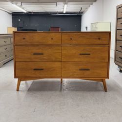 Mid Century Modern Style / MCM 6 Drawer Dresser