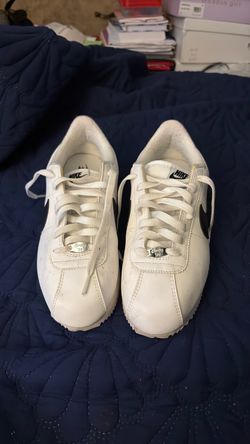 Barely worn women Nike Cortez size 8 women