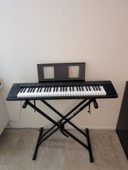 Yamaha Piaggero NP-15 61-Key Digital Keyboard + RockJam Stand