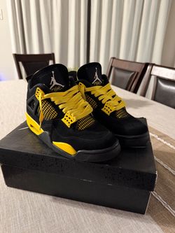 Jordan 4 Thunders Size 7 Shoes