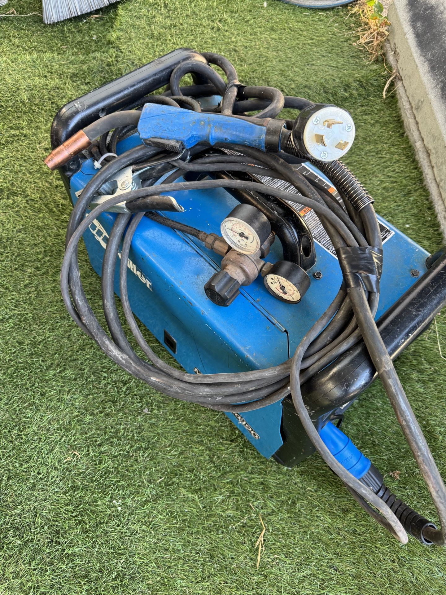 Miller Millermatic 190 MiG Welder 220v Great Condition With Helmet And Gauges