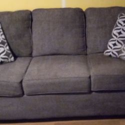Sofa With 2 Pillows 