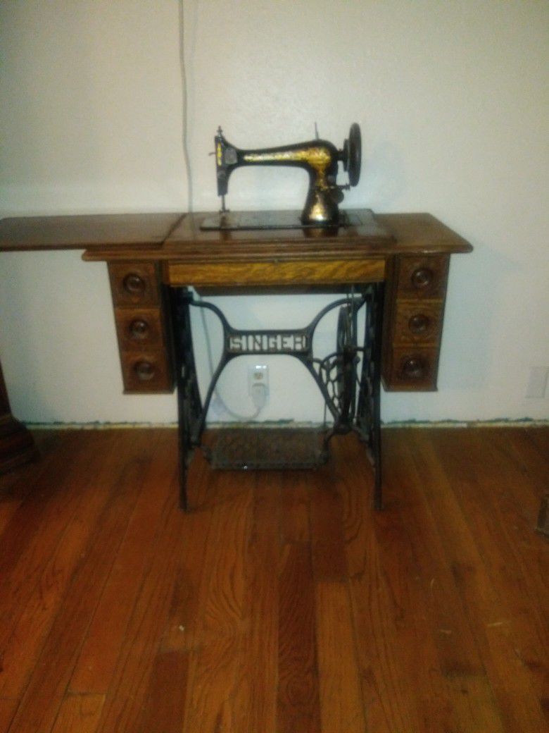 Antique Singer Sewing Machine 