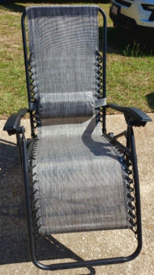 Multi-Position Gray Zero Gravity Chair- LIKE NEW