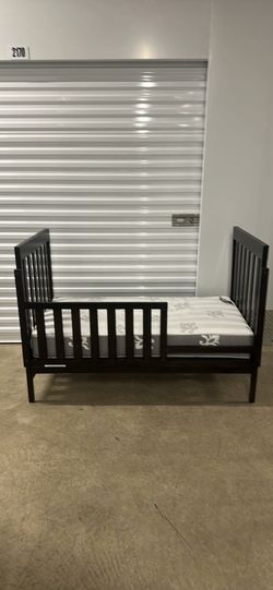 Baby Cache toddler Baby Bed dark wood includes mattress
