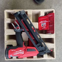 Milwaukee 15 Gauge Finish Nailer 