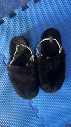 UGG Fluff Yeah Slides - Black (Size 5) - Great Condition!