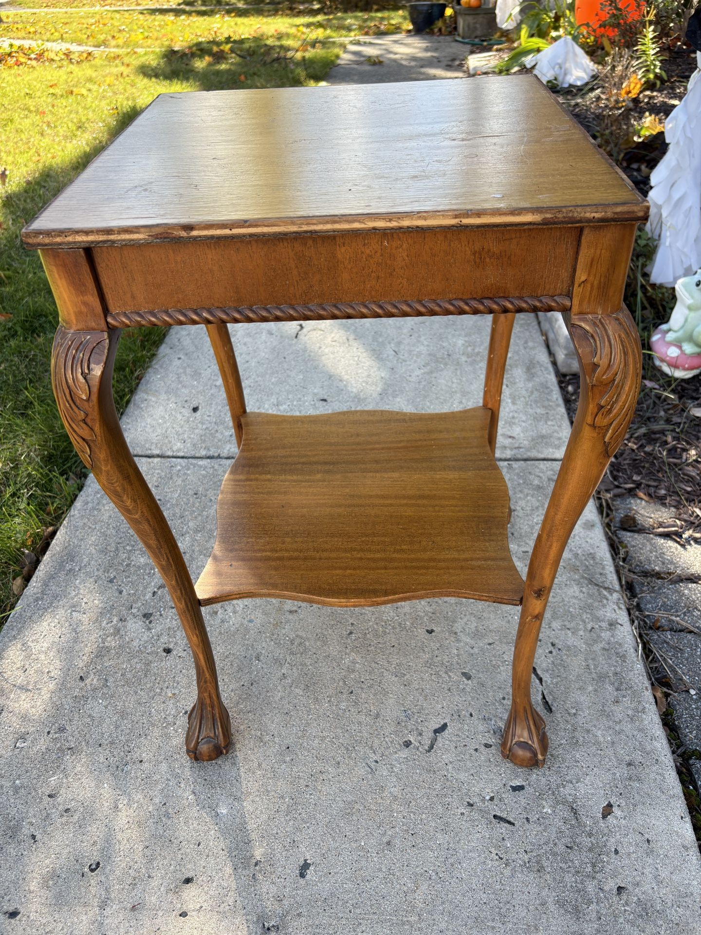 Vintage Wood Parlor Table Fern Plant Stand Accent Side End Table Lower Shelf Carved Legs Claw Foot